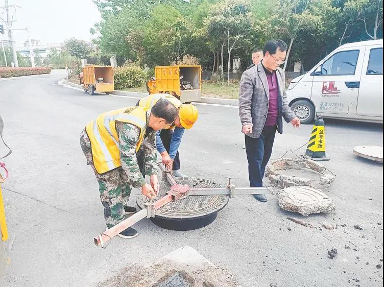 河南開封：給井蓋配備“電子身份證”